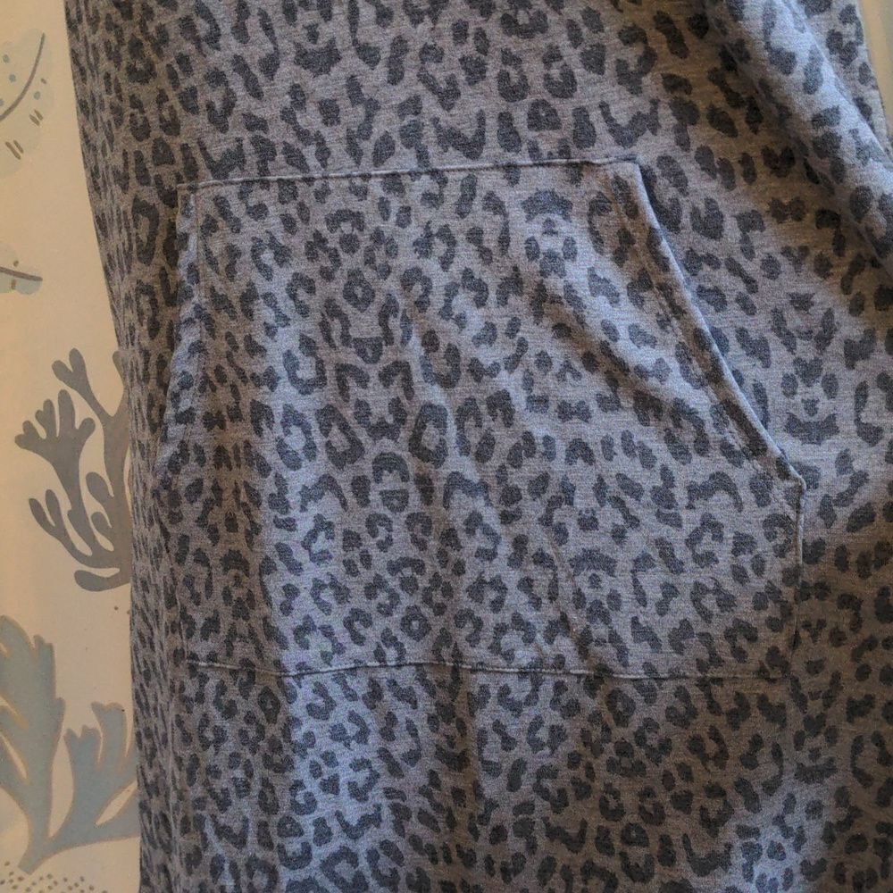 2/$20 Collection by Bobeau Grey Leopard Print Casual Cotton Dress w/Hood Sz XS - Picture 3 of 9